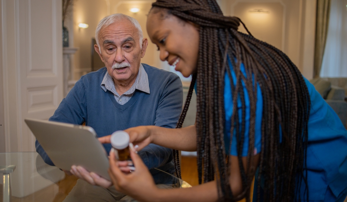 مقدمة عن مفهوم دار مسنين خدمة 5 نجوم صورة تعبيرية توضح مفهوم دار مسنين خدمة 5 نجوم حيث يجتمع الرفاهية مع الرعاية الطبية والإنسانية لكبار السن.