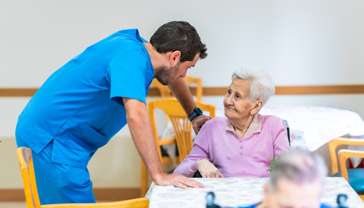 المقدمة: لمسة حياة لكل مسن | دار لمسة حياة لرعاية المسنين في مصر رعاية إنسانية دافئة للمسنين داخل دار لمسة حياة في مصر، بيئة منزلية آمنة توفر الراحة والكرامة لكبار السن