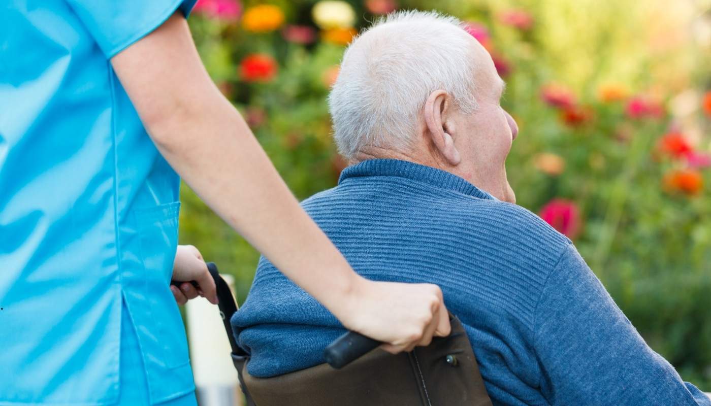 مقدمة عن دار رعاية المسنين في حلوان - لمسة حياة دار رعاية مسنين لمسة حياة في حلوان، بيئة آمنة ومريحة لكبار السن مع رعاية طبية واجتماعية متكاملة